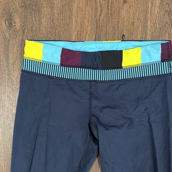 Lululemon Run: Inspire Crop II Inkwell Pow Stripe Split Pea Hyper Stripe 8/10 - Picture 4 of 10